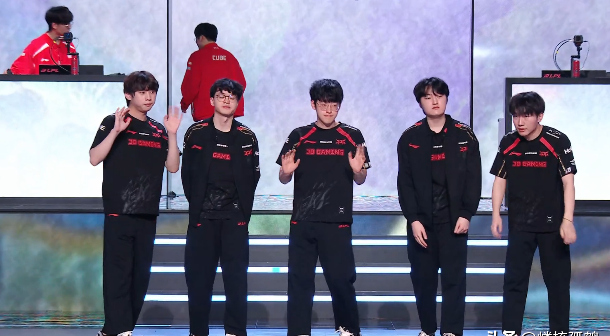 开云体育官网-JDG力克TES，Kanavi单局斩获MVP鏖战多局全球总决赛，点燃全场激情的简单介绍