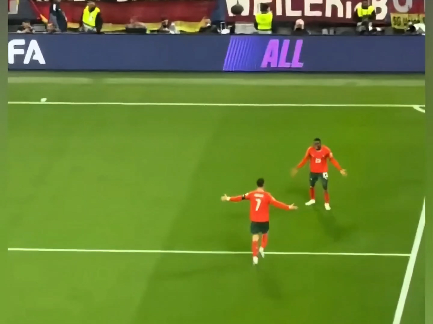 葡萄牙逆转意大利，惊险晋级欧国联半决赛