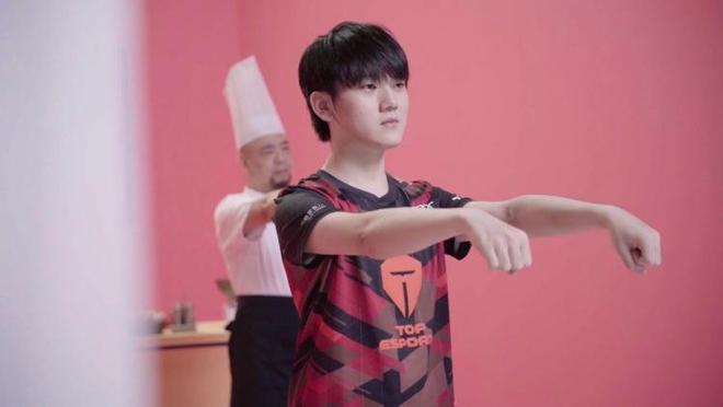 开云体育入口-V5力克TES，Keria打出惊人五杀宿命之战小组赛，留下经典瞬间