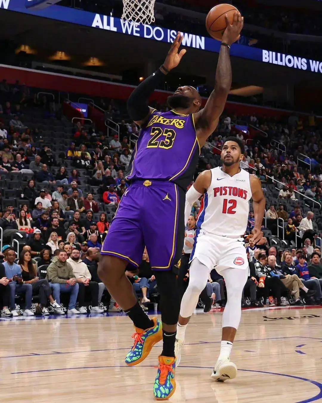 湖人客场大胜，詹姆斯全面发挥