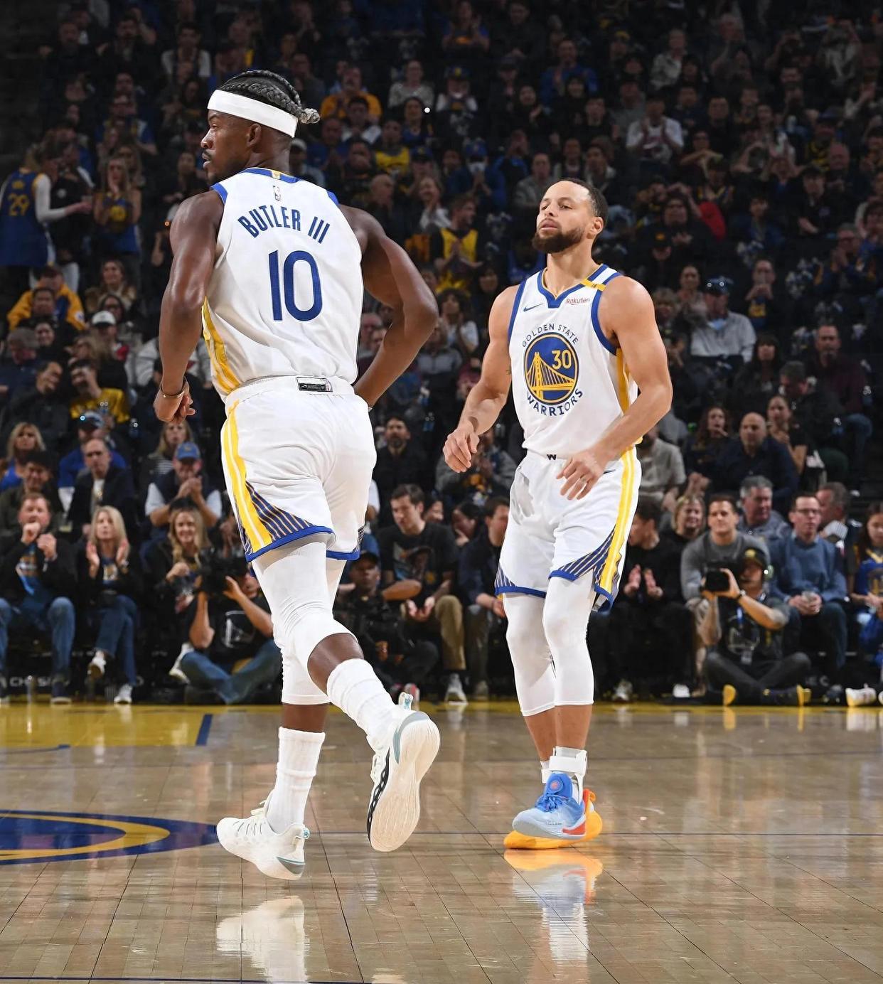 太阳队大胜勇士,保持不败战绩 太阳队大胜勇士,保持不败战绩