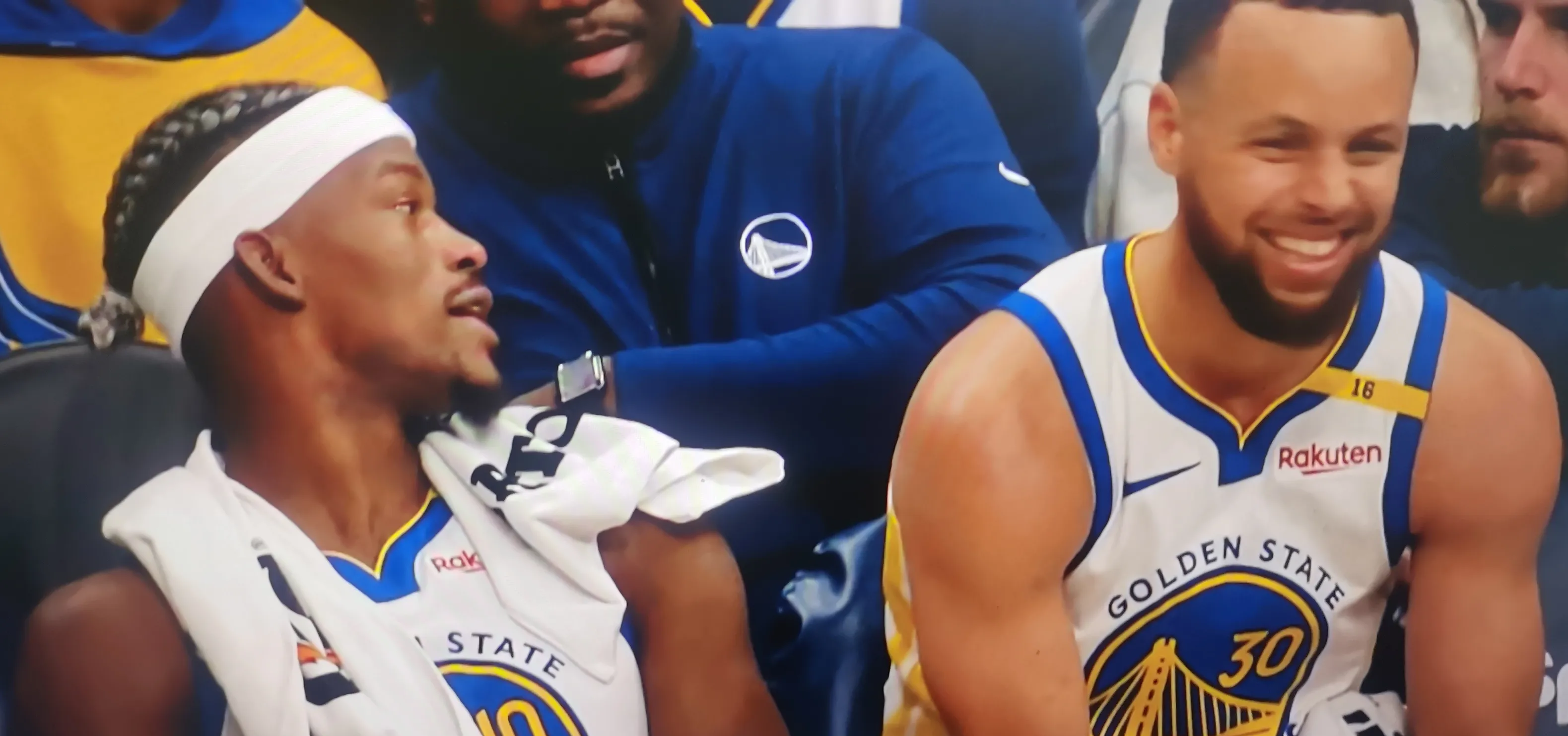 尼克斯队获胜晋级，球队士气大振