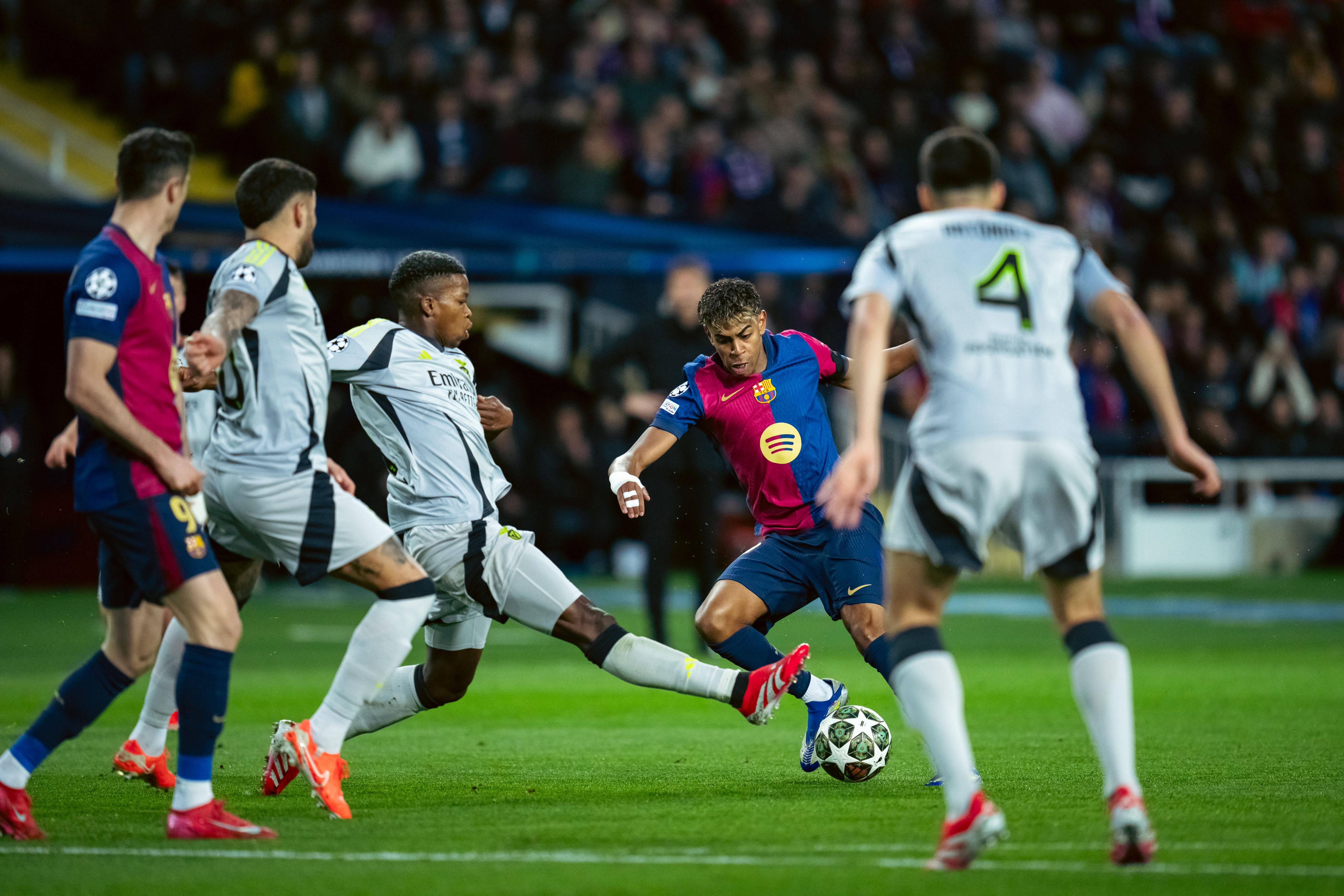 开云体育登录-巴萨稳操胜券，经典大战赢得取胜