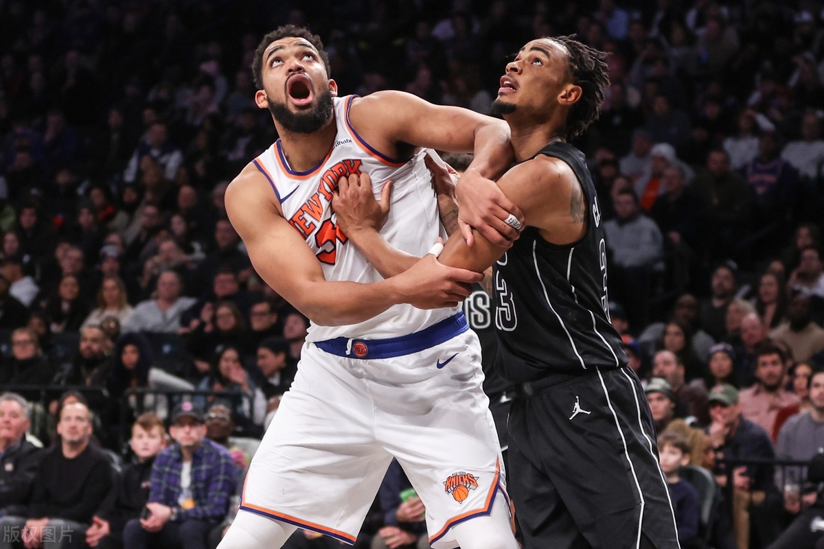 纽约尼克斯队球员激情表现，为球队争取胜利