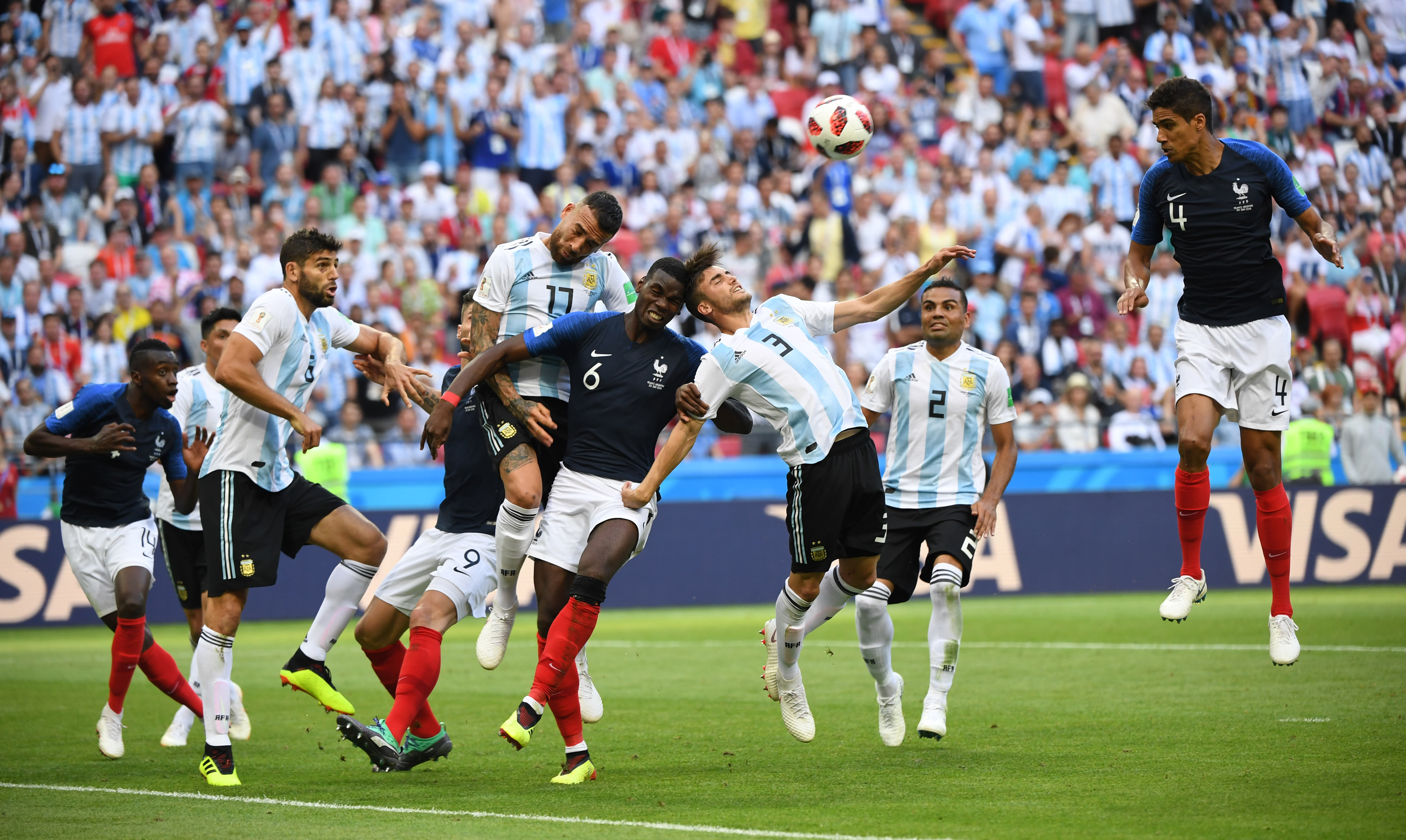 包含法国足球队在国际比赛中取得巨大进步的词条