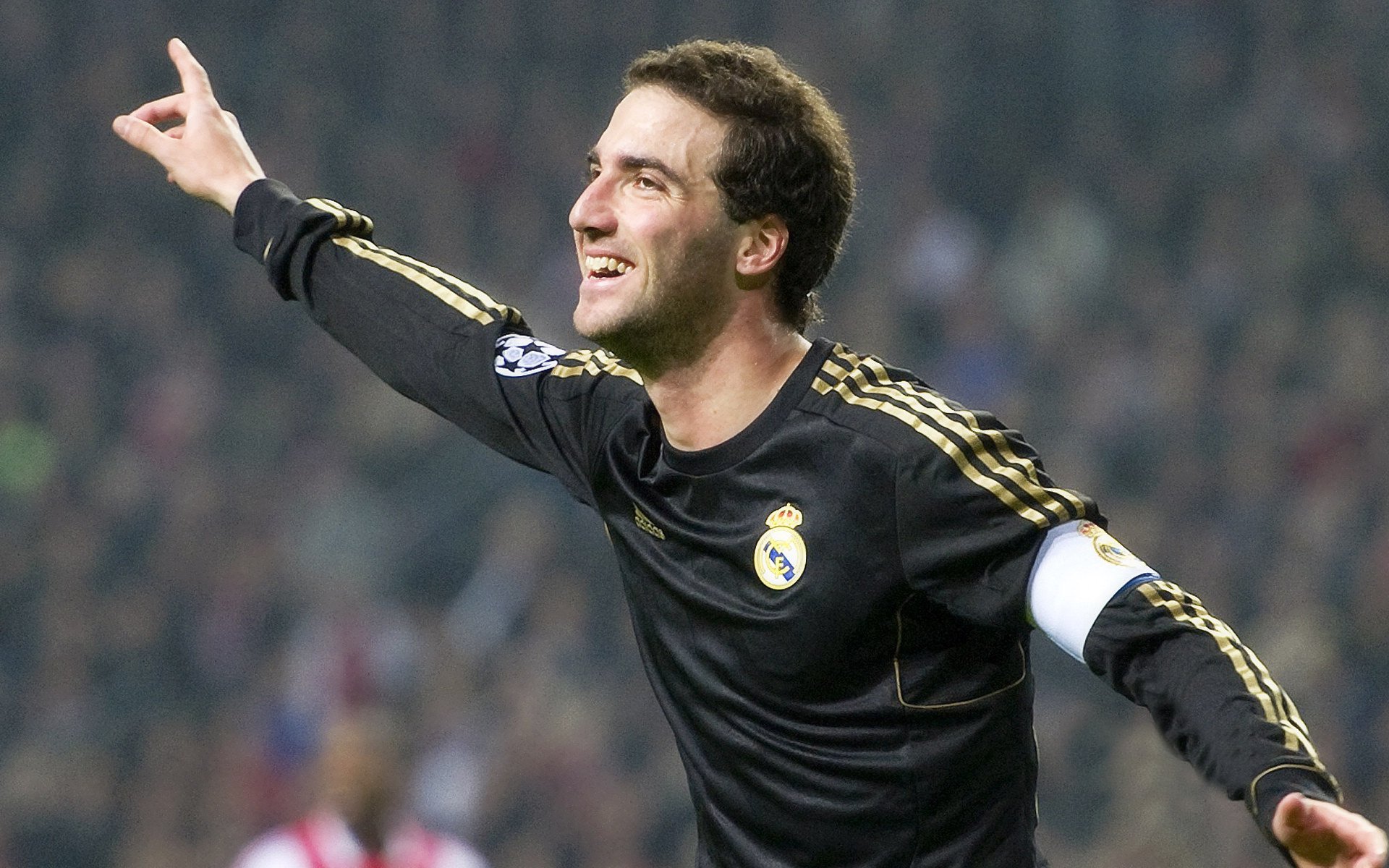 足球元宇宙震撼弹，乌拉圭国家队跨界挑落拜仁，世界排名争夺战现新维度