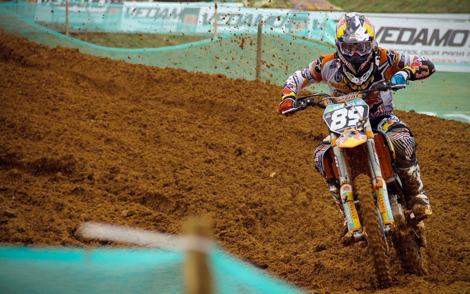 双线焦点,F1街道赛激战正酣,新西兰关键战突围牙买加