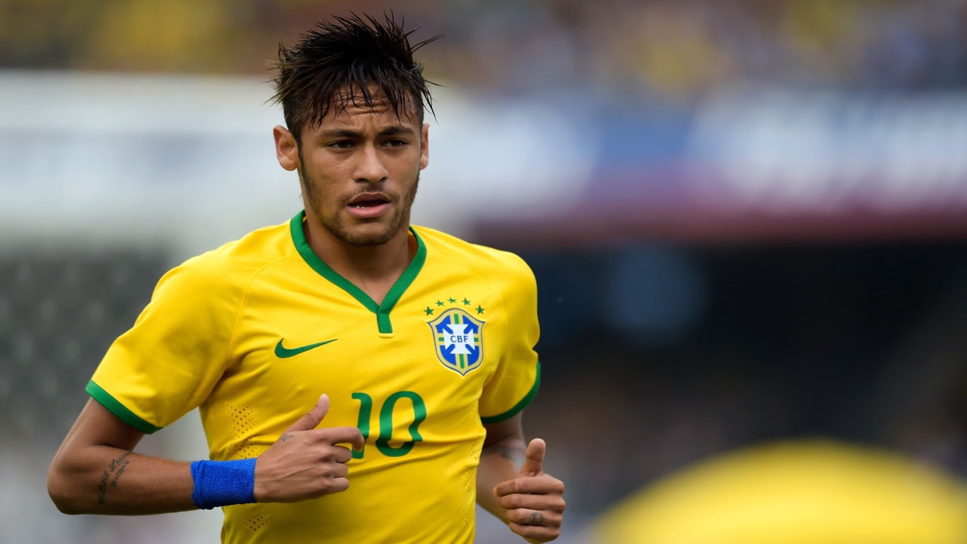 双线闪耀，横扫的绿茵与逆袭的球台，人类如何一再重写极限叙事